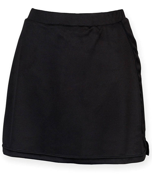 Women's skort with wicking finish