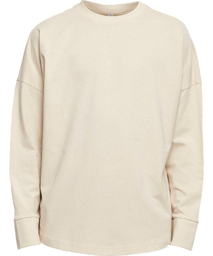 Oversize cut on sleeve long sleeve
